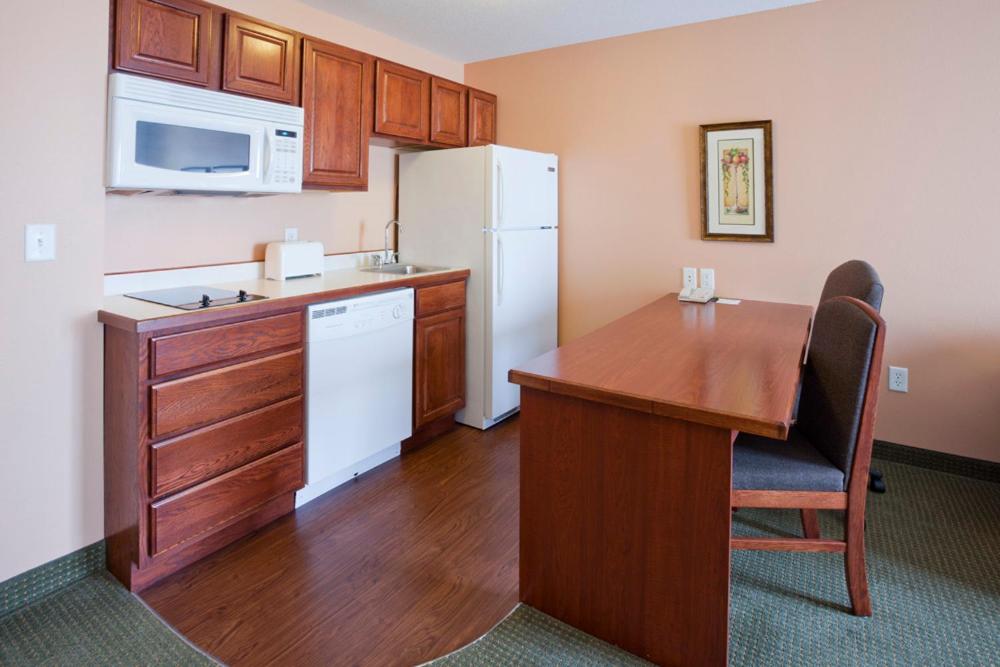 Deluxe Queen Suite interior